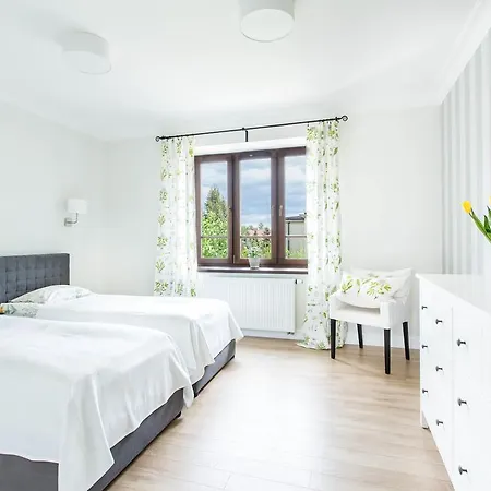 Apartman Allegra Z Ogrodem I Sala Zabaw ,darmowy Parking I Lezaki, 5minut Do Morza Gdynia
